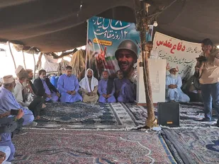 دیدار فرمانده ناحیه مقاومت بسیج تفتان با مردم عشایر تفتان جنوبی به مناسبت هفته دفاع مقدس