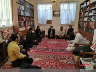 اجرای طرح &laquo;بوسه&zwnj;های آسمانی بر دستان پدران شهدا&raquo; در شهر تلخاب شهرستان فراهان