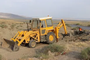 بازسازی کامل ۶ دستگاه بیل بکهو برای لایروبی پل&zwnj;های همدان