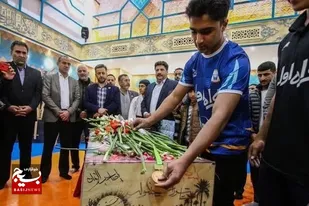 اهداء مدال دو نوجوان قهرمان ورزشکار دهه هشتادی به شهید گمنام ۱۷ ساله
