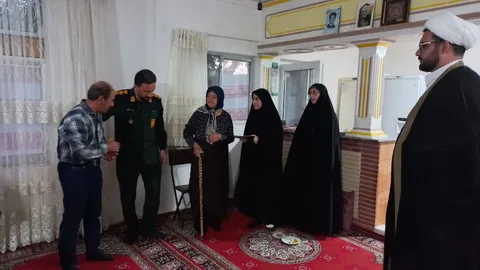 دیدار فرمانده سپاه شهرستان آبیک با خانواده معظم شهید یاور اینانلو