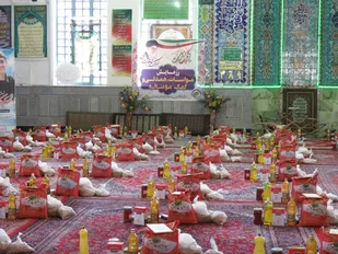 توزیع ۱۵۰ بسته معیشتی به همت حوزه مقاومت بسیج علی بن ابیطالب (ع) شهرستان سمنان