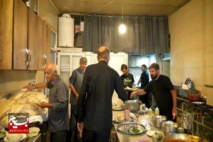 قلب&zwnj;های پراز عشق بسیجیان همدان میزبان زائرانامام حسین (ع) در موکب حضرت زهرا(س) همدان