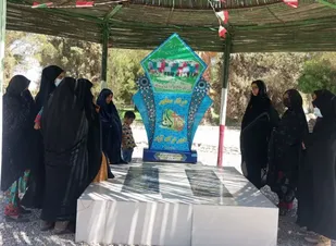 غبارروبی و عطرافشانی مزار شهدا به مناسبت هفته دفاع مقدس در گوهرکوه