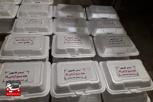 توزیع ۲۰۰ پرس غذای گرم نذر ظهور به همت گروه جهادی شهید &laquo;بیضایی&raquo; ملایر