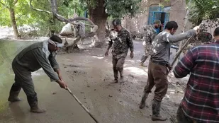 حضور پرسنل ناحیه مقاومت بسیج سپاه شهرستان راور در مناطق سیل زده روستای فیض آباد