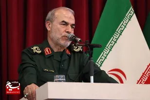 شهید سلیمانی با مجاهدت به‌عنوان قهرمان بزرگ امت اسلامی معرفی شد
