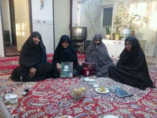 از غبارروبی گلزار شهدا تا دیدار با خانواده شهدا توسط خواهران بسیجی شاهرود+ تصاویر
