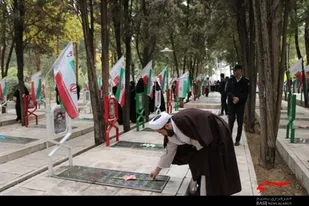 مزار شهدای گرانقدر شهرستان شاهین شهر عطر افشانی شد