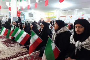 جشن انقلاب در پایگاه حضرت آمنه(س) همدان