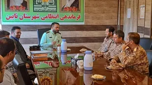 تجلیل از پرسنل خدوم نیروی انتظامی توسط رزمندگان گردان ۱۲۰ حضرت امام حسین(ع) نایین به مناسبت هفته فراجا برگزار شد