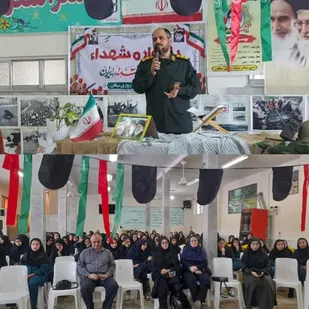 برگزاری یادواره شهدای درون&nbsp;مدرسه ای به&zwnj;مناسبت هفته دفاع مقدس