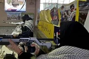 برگزاری مسابقات تیراندازی بانوان بسیجی چابهار در دومین روز از هفته بسیج