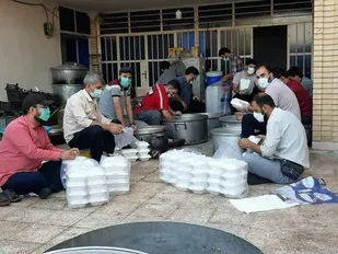 پخت و توزیع بیش از ۶۰۰۰ هزار غذای گرم درنقاط مختلف شهرستان دهلران + تصاویر