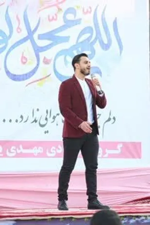 هنرمندی که در نگاه، رویکرد، ذائقه و کنش جامعه مؤثر است باید اهل دانش و اندیشه باشد.