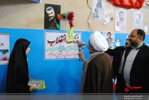 زنگ مقاومت و گلباران مزار شهدا در اولین روز دهه فجر، شهر میلاجرد