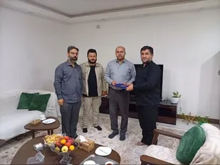 از صبر، ایثار و فداکاری خانواده معظم شهدا در آبادان تقدیر شد