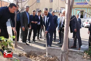 آئین پاکداشت طبیعت و درختکاری با حضور رئیس فدراسیون تکواندو در قم برگزار شد