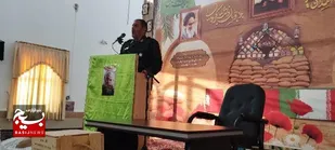 بزرگنمایی مشکلات با هدف کم&zwnj;اثر نشان دادن انقلاب اسلامی است