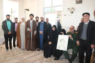 دیدار با خانواده شهید انقلاب در اردکان