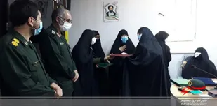 تندیس همسر شهید نورخدا موسوی به عنوان زن فداکار لرستانی ساخته شود