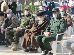 همزمان با ایام دهه فجر، مزار شهدای شهر اقبالیه عطر افشانی شد