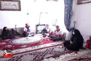 دیدار رئیس جمعیت هلال احمر شهرستان همدان با خانواده شهید احسان مرادی