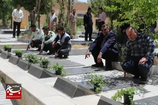 غبار روبی قبور مطهر شهدای شهر فارسان