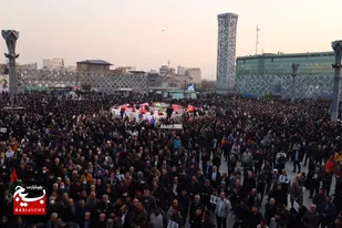 گزارش تصویری مراسم وداع با ۹ شهید مدافع حرم در میدان امام حسین(ع) تهران
