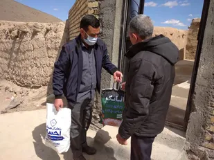 توزیع بسته های معیشتی در بین نیازمندان شهرستان ماهنشان به همت سپاه این شهرستان