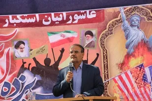 حیات انقلاب در گرو وحدت و ادامه خط امام است