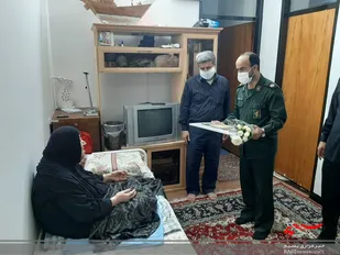 دیدار با دو خانواده شهید بوشهری