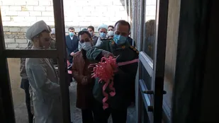 افتتاح یک باب منزل مسکونی به مناسبت دهه مبارک فجر در صحنه