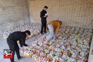 توزیع بیش از ۱۵۰۰ بسته یلدایی در خواف