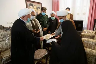 آیت الله ناصری با خانواده شهدای طلبه و روحانی استان دیدار کرد