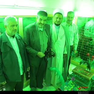 غبارروبی امامزادگان حلیمه وحکیمه سلام الله علیها در شهرکرد