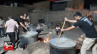 نانوایی سیار تیپ ۲۷۷ ارتش در مرز دوغارون و پخت حلیم نذری توسط اهل سنت + تصاویر