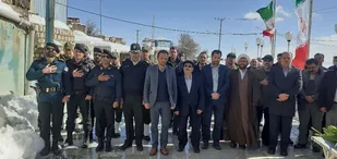 مراسم عطر افشانی قبور مطهر شهدا در شهرستان سمیرم به مناسبت دهه فجر