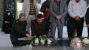 مزار مطهر شهدا ماهدشت همزمان با هفته بسیج گلباران شد+ تصاویر