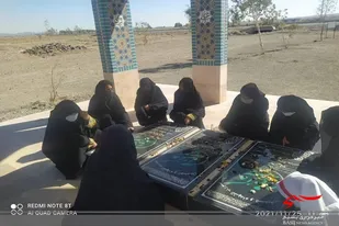 غبارروبی مزارشهدای&nbsp; گمنام توسط&nbsp; حوزه حضرت مریم (س) زاهدان