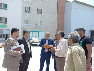 مسئولین با سرلوحه قراردادن شعار سال، پیگیری و رفع موانع تولید را در اولویت قرار دهند