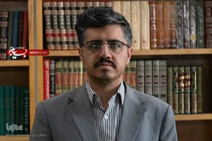 شاخص&zwnj;های تربیت پدرانه از منظر قرآن
ایجاد فضای گفت&zwnj;وگو با فرزندان، عاطفه و محبت سرشار نسبت به آنها، احترام به رأی و منش فرزندان، حفظ استقلال فرزند، ارائه الگوی عملی برای فرزندان، گفت&zwnj;وگوی مستدل با آنها و توجه به ایجاد زمینه&zwnj;های رشد و تعالی فرزندان، ویژگی&zwnj;های تربیتی مشترکی است که از گزارش&zwnj;های قرآن در خصوص نحوه مواجهه پدرانی مانند پیامبران اولوالعزم با فرزندانشان می&zwnj;توان به&zwnj;دست آورد.