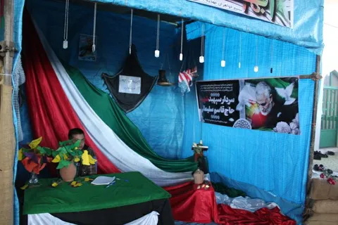 برپایی نمایشگاه انقلاب در مسجد قمر بنی هاشم(ع) شهر فرمهین؛