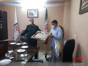 دیدار فرمانده سپاه خمینی شهر با آزاده سرافراز حاج حسن لطفی