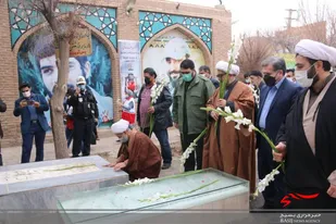 مزار شهدا اشتهارد به مناسبت دهه مبارک فجر گلباران شد