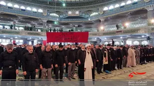 اقامه نماز جماعت روز عاشورا در شهرکرد