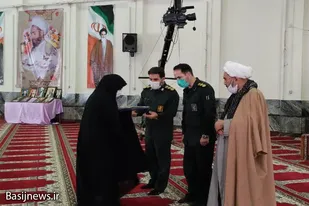 تقدیر از بانوان محجبه توسط سپاه ناحیه نهاوند