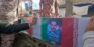 پیکر مطهر شهید &laquo;محمدعلی عطایی شورچه&raquo; بر روی دستان مردم کنگاور تشییع شد