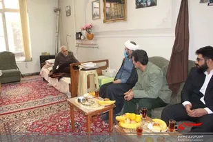 مسئول دفتر نمایندگی ولی فقیه در سپاه ناحیه بروجرد با خانواده شهدا