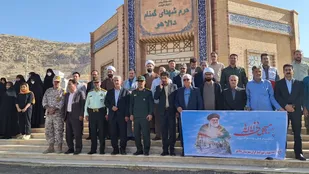 غبار روبی مزار شهدای گمنام دالاهو بمناسبت هفته دفاع مقدس